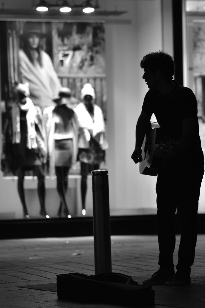 The Audience Were Transfixed. 

Outside Primark, central #Belfast tonight
#streetphotography #streetphoto  #busking