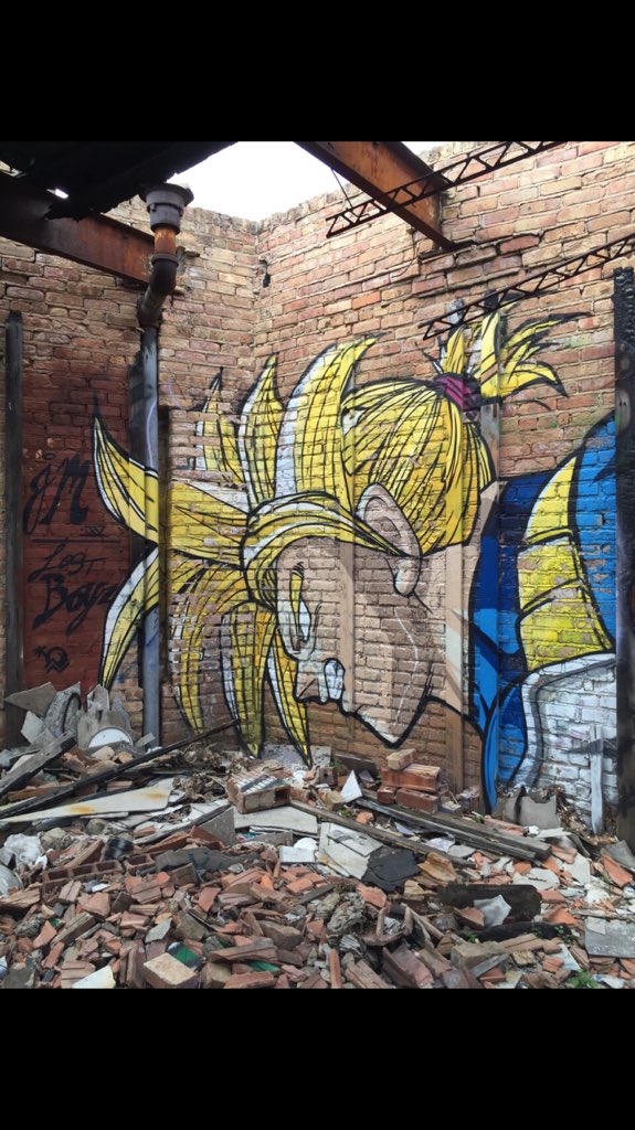 alldbz's tweet photo. Inside of the abandoned damen silos in chicago's Pilsen neighborhood.. Total badass https://t.co/rXmkCZQn4h