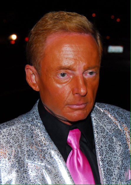 jolooby's tweet photo. That awkward moment when the ugly lights come on after @SmashHits90s at the #eirspiders #tantastic https://t.co/UPJ787ub6u