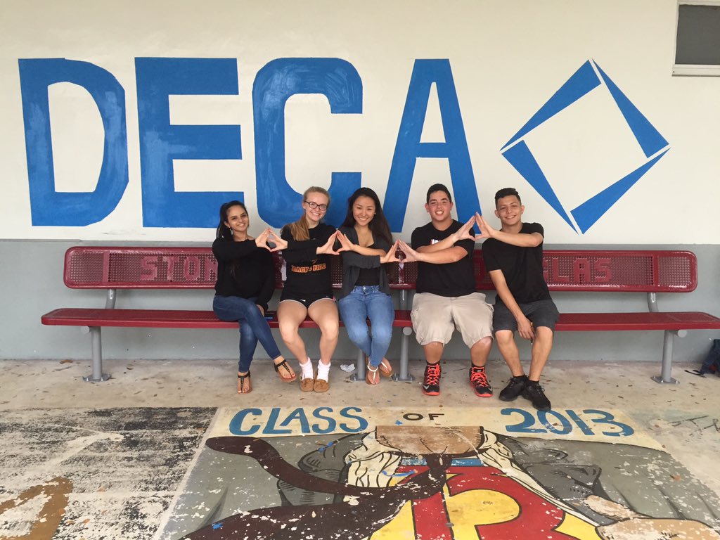 pranatiishah's tweet photo. #DECAration @MrsCutler @lhwebster @MSD_DECA 💙🔷 https://t.co/sDKyQwTrw2