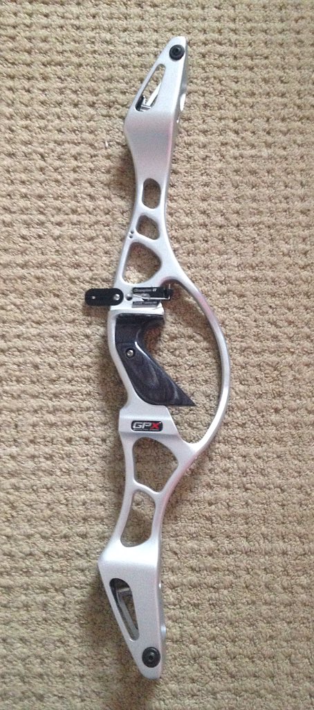 rileyhunt32's tweet photo. Just got my Hoyt GPX, can't wait to start indoor season off with a new riser #Archery https://t.co/N2Aaxx7gAN