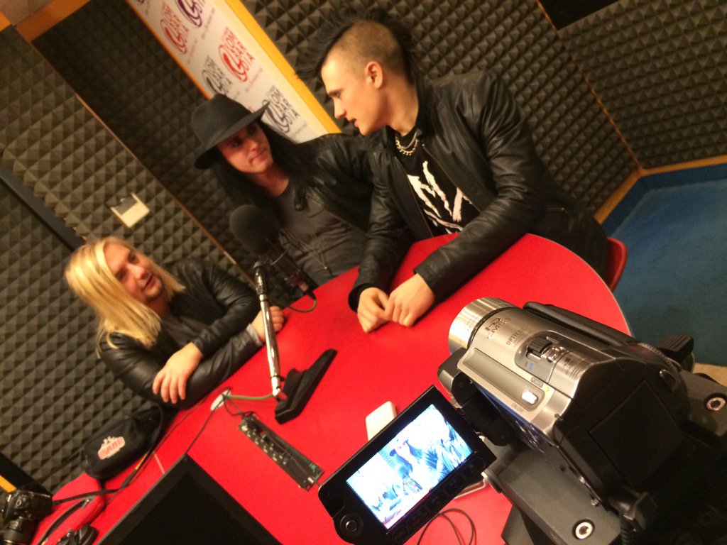NitroDive's tweet photo. Lombardia Radio in Milano. https://t.co/yhKnvQfGmh