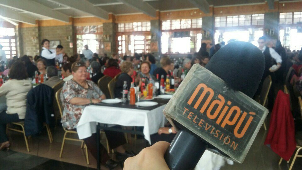 vivitaquiroz's tweet photo. Homenaje a dirigentes de clubes del Adulto Mayor (at @DondeLaCuca) https://t.co/XPkAqEr8gQ https://t.co/DkLrke4sc5
