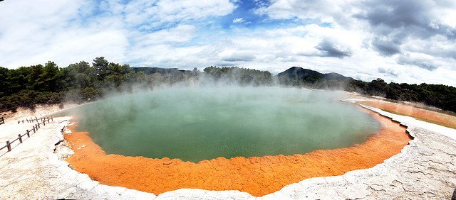 touristeye_es's tweet photo. Lugar destacado del #jueves en TouristEye: Zona Geotermal de #Roturua en Nueva Zelanda https://t.co/t2NEqeADbZ https://t.co/X78oDpbQO5