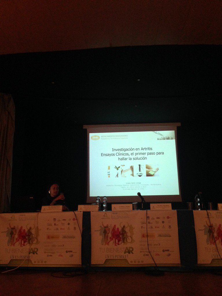 ConArtritisMAD's tweet photo. Dña. Amelia Martín de @Farmaindustria comienza su ponencia sobre #ensayosclinicos #artritis @ConArtritis #OctAR15 https://t.co/gjGCkezegY