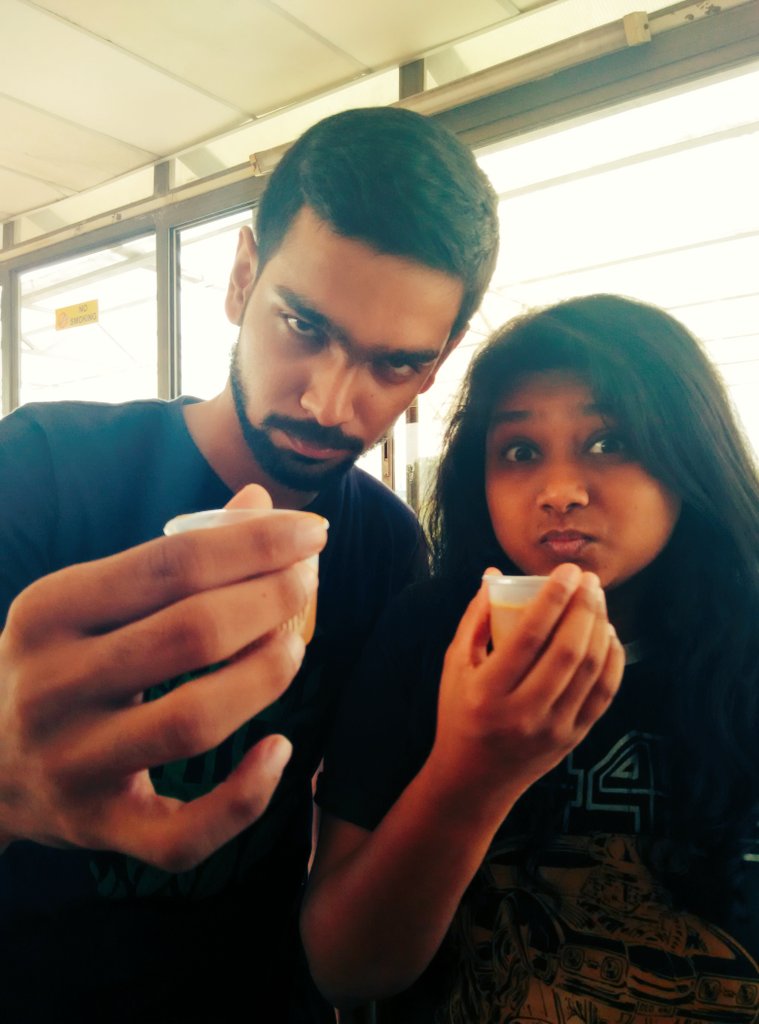 AisiHiHoonMain's tweet photo. @GomesMarky @rubinashaikh chai time people! #workidiots #maaki #rubyyy https://t.co/aN5WHFPjGn