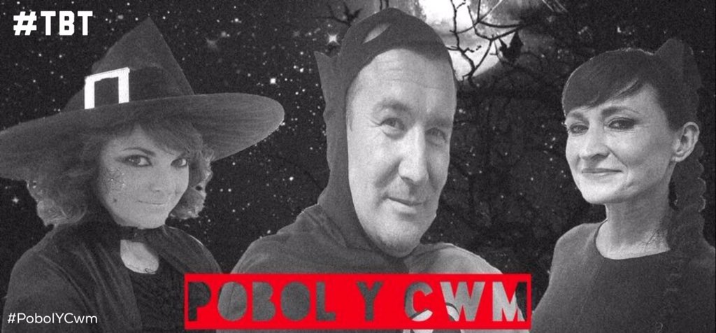pobolycwm's tweet photo. Blwyddyn yn ôl... Throwing back to this time last year! 👻 #PobolYCwm #ThrowbackThursday #TBT
#GaynorVsSheryl https://t.co/OAbC4fl1Rp