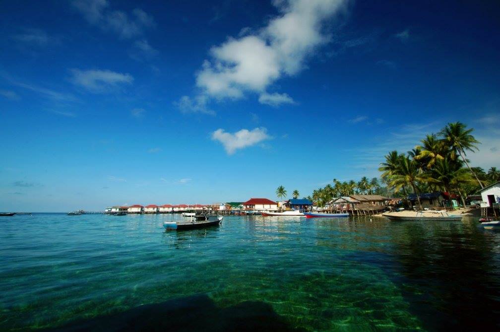 GNFI's tweet photo. Terdiri dari 31 pulau, Kepulauan Derawan terletak tak jauh dari Kabupaten Berau di Kalimantan Timur. https://t.co/4aOUsuAbOC