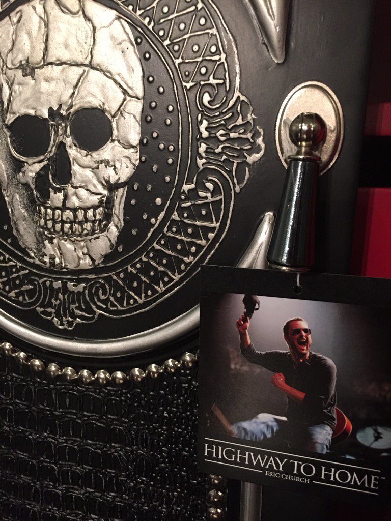 220Elm's tweet photo. #countrymusic meets #hpmkt @ericchurch @PulaskiFurnitur #220elm https://t.co/vVlRN1xPDg