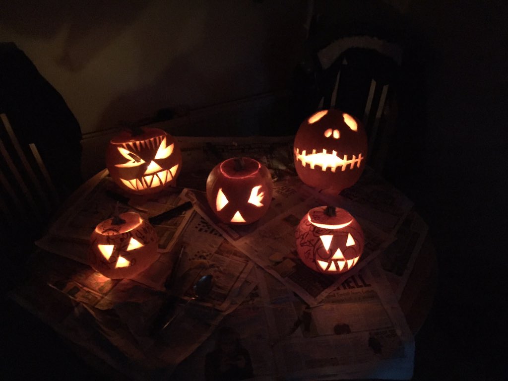 OwenPStone's tweet image. Spending time with the family getting ready for Halloween #FamilyTime #SpookyMoments