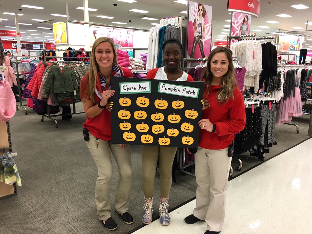 erin_eee's tweet photo. Driving REDcards with our very own T223 Pumpkin Patch!🎃 @laren_john @brenda_strom #chasingthedream https://t.co/vR1V8GB7Mn