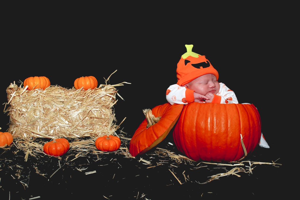 VictoriaTweets_'s tweet photo. my loves Halloween pictures 🎃 https://t.co/5Mt7h0X0UV