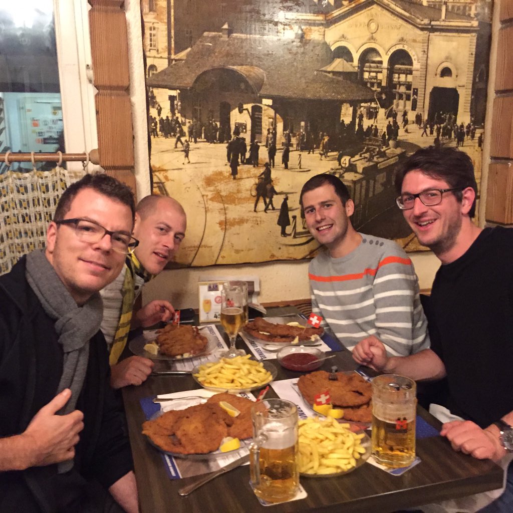 rogerber5's tweet photo. Last dinner with @TheyCallMeGrosi und @Tchugg! #bigou https://t.co/jDSmgQUB1l