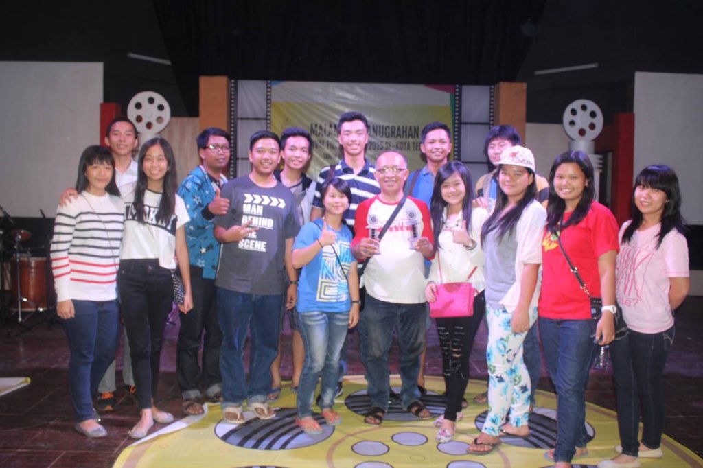 selamat buat tim sinematografi smapite yg dapat juara 2 dlm lomba festival film pelajar 2015! terus berkarya🎬