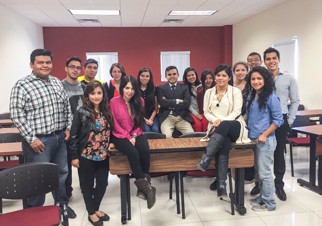 lic_santiago's tweet photo. "Stand and deliver" styled class photo. https://t.co/AHIxHdY8gs