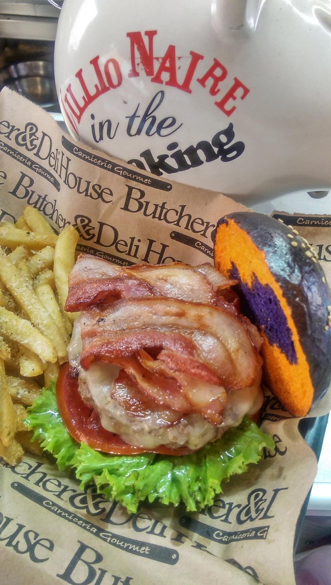GrillUrbano's tweet photo. Amigos hoy empieza la #buurger de Halloween #boorger #bestburgers #bestfoodtruck jueves de 1-10pm https://t.co/ocPEp2JHKb