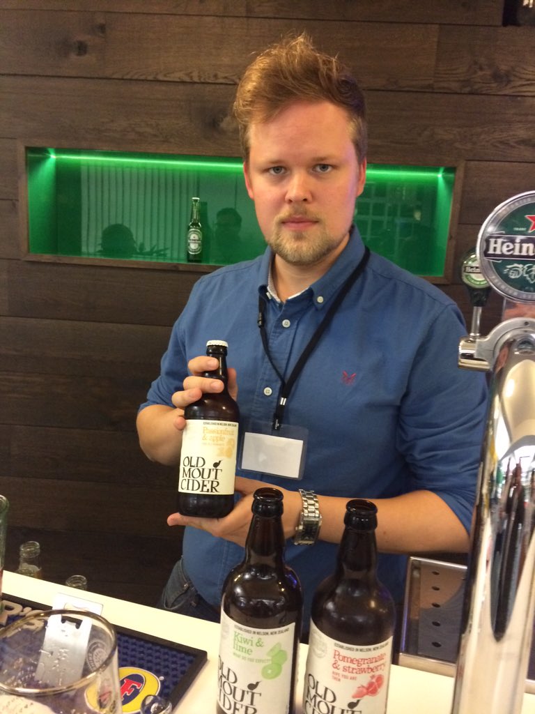 At Heineken hq sampling. Barstaff could be better <a href="/tomfoddy/">Tom Foddy</a> #brewerylife