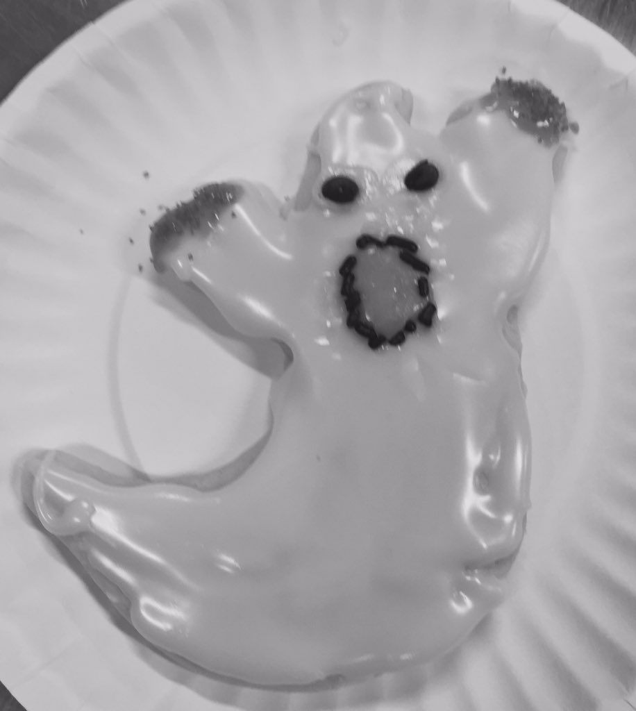 mrsmorganjhs's tweet photo. Happy Halloween 🎃 Foods I #sugar cookies #halloween https://t.co/vLNhtu5IXX