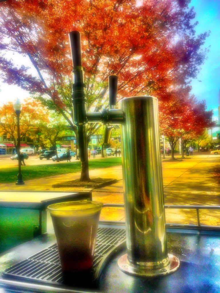 gratefulgrail's tweet photo. Blasting out cold brew this warm fall day https://t.co/3wXqELYMIt
