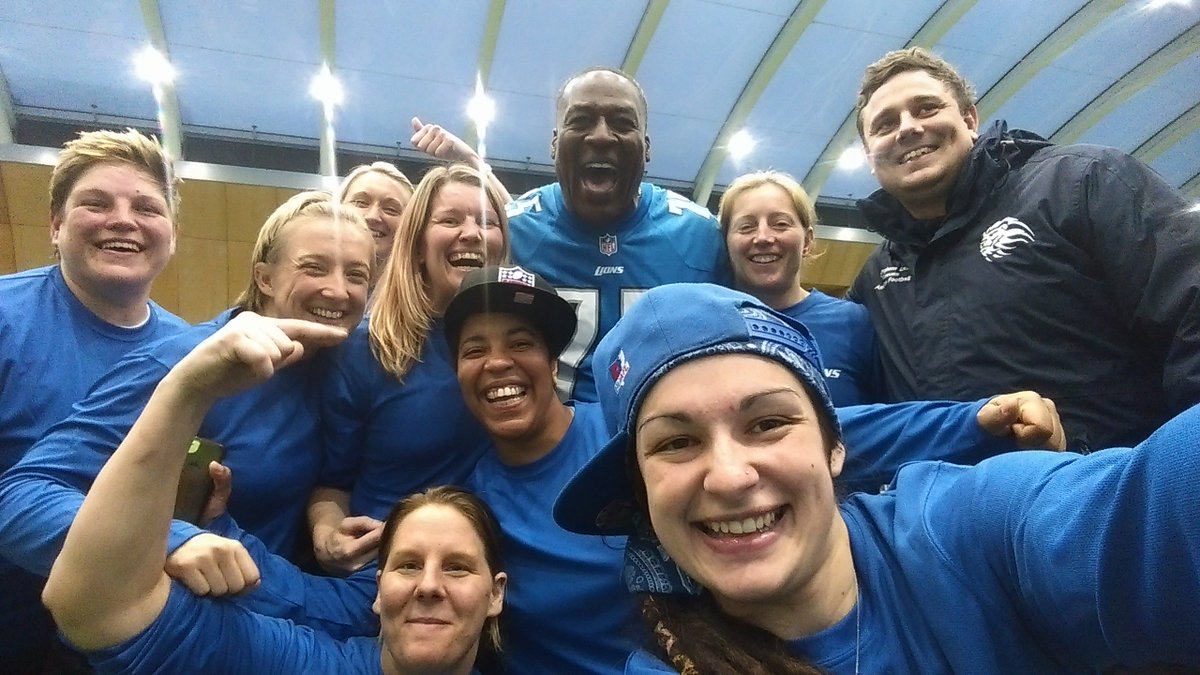 Thank you <a href="/LomasBrown75/">Lomas Brown Jr.</a> <a href="/LionsYouthFB/">Lions Football Edu.</a> for your time today, great to meet such a fantastic #HallofFame player &amp; gent.