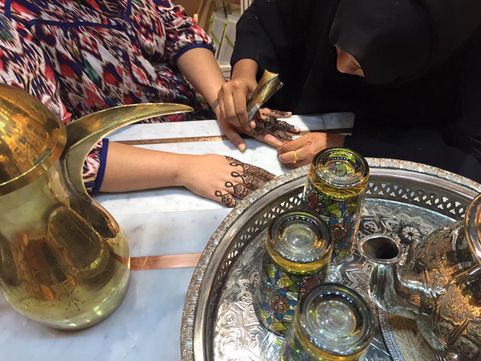 Arabesqsweets's tweet photo. Our lovely guests enjoying #TheArabesqExperience this afternoon at #Arabesq @AbuDhabiMallUAE #AbuDhabi #UAE https://t.co/Eci4FBgflS