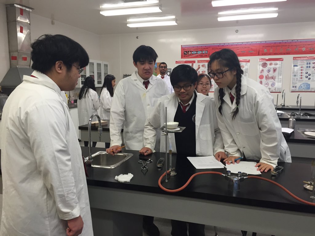 MsMBoulouTCPHS's tweet photo. Observing properties of chemical substances in the chemistry lab! @TCPHSUpdates #chemistry #tcphs https://t.co/6aqHeLomi2