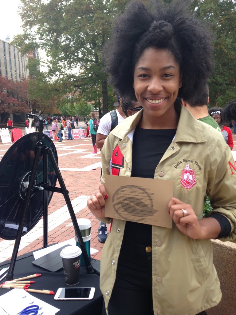 MuOmicronDst's tweet photo. Out here till 2:30! Join us as we #GoGREEN #DeltaWeek2015 https://t.co/pWJCTzpul5