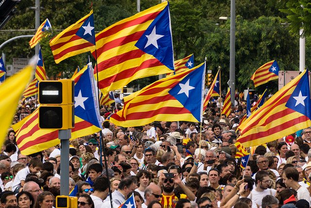 assemblea's tweet photo. Perquè volem un país millor, el farem just. Perquè volem un país nou, el farem lliure #AraRepública https://t.co/mqlC0O2zum