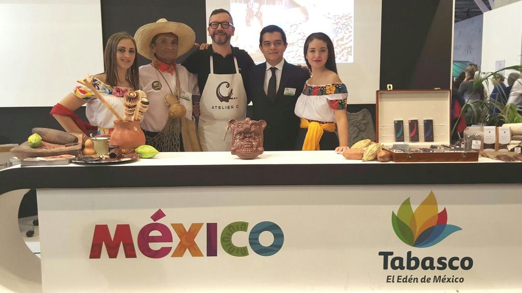 EmbaMexFra's tweet photo. #TABASCO #MEXICO présent au @salonchocolat @atelierCparis #Guerrier #olmeque en #chocolat @tinchodelacruz @jcmexfr https://t.co/Xx7ILgx95n