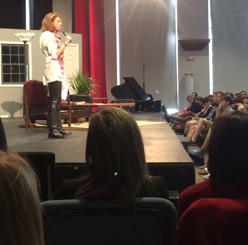 OhioFirstLady's tweet image. Thx Worthington Christian HS for having me at your Red Ribbon event. Proud to be a Warrior against substance abuse!