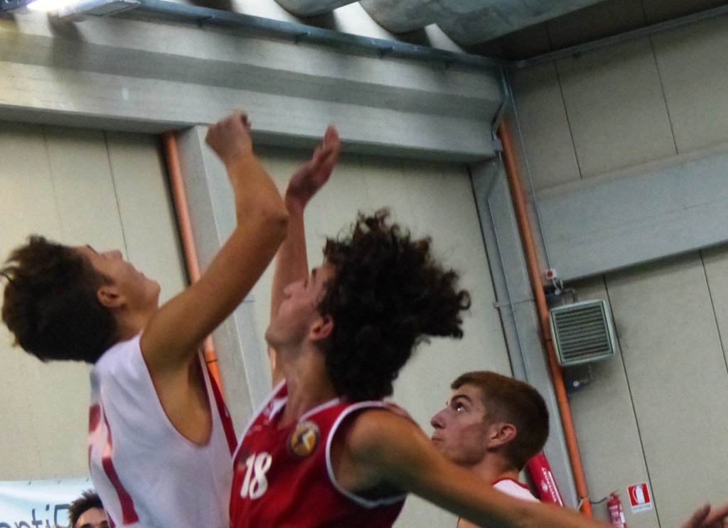 Under18 élite: Prima battuta d’arresto per Firenze, sconfitta contro Grosseto Team 90 …renzeperlapallacanestro.wordpress.com/2015/10/29/und…