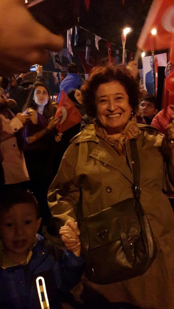 Bu insanlarda Cumhuriyet sevdası oldukça umutlar çoğalıyor.