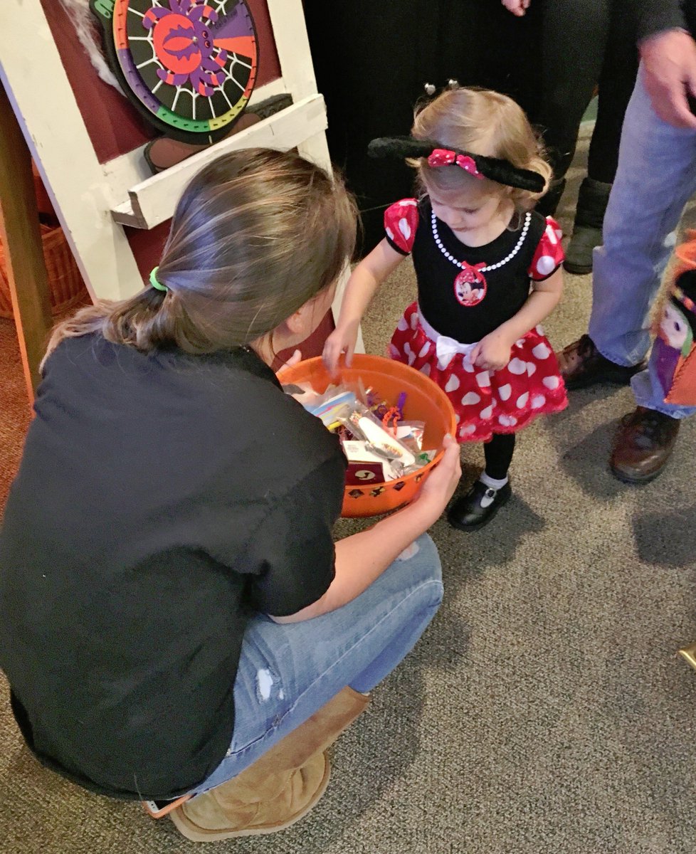 pennmanor's tweet photo. Twelve @pennmanor students help make "Safe Halloween" event a success: https://t.co/uKwAmhtvYV https://t.co/tK2rUOkCNf