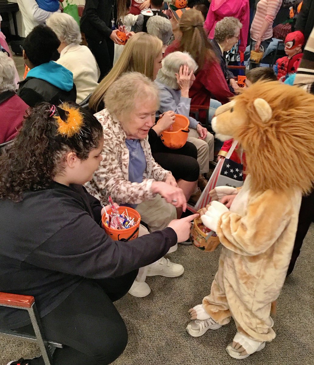 pennmanor's tweet photo. Twelve @pennmanor students help make "Safe Halloween" event a success: https://t.co/uKwAmhtvYV https://t.co/tK2rUOkCNf