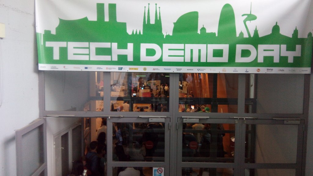 josepfigols's tweet photo. @LaSalleTechnova #TDD15 Gran esdeveniments i amics @lluisfont @JosepMPique @rampalacio Gràcies @TaniaSA @karilikes https://t.co/4zOycAoWNx