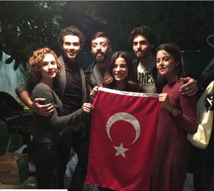 CemBelevi's tweet photo. İnadına Aşk zamanı👊 #inadınaaşkgünündesaatindeizlenir @FOXTurkiye @inadinaaskdizi https://t.co/nHp7d188GA
