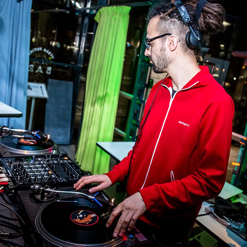 EEMUSIC_Project's tweet photo. Did you know that there are clubs, where areas are being heated and cooled simultaneously?! Yes, don’t do it! ;) https://t.co/3CswOS7IhN
