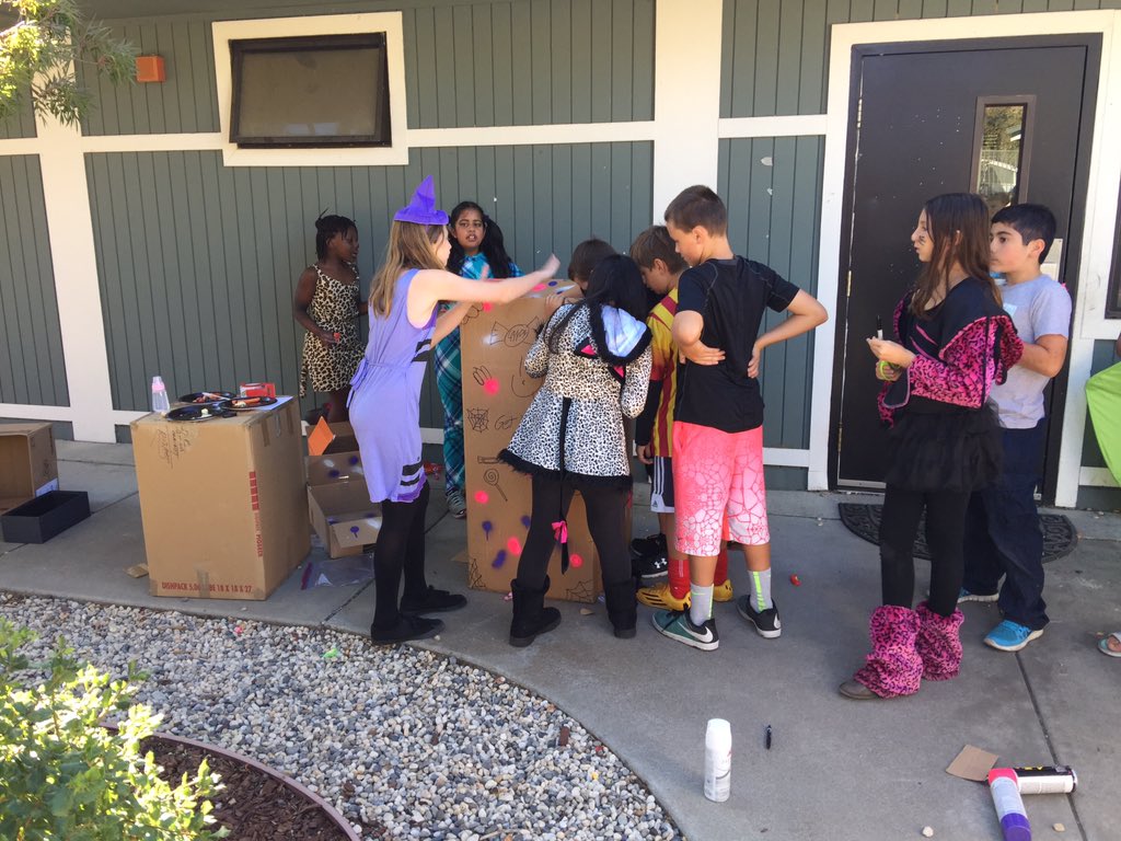 Sycamore 5th grade celebrates Halloween with #cainesarcade