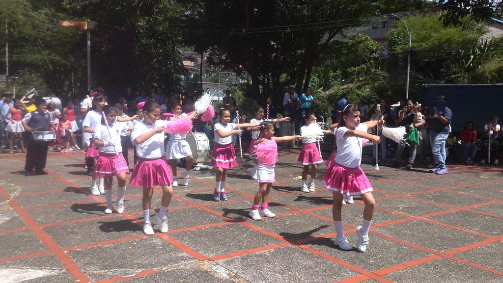 Mi hermosa hija en el encuentro de bandas del mpío Torbes banda Escuela el palmar