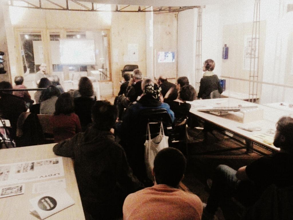 Makeatuvida's tweet photo. Ahora en #REHOGAR7: @radarqnet #ospsd con procesos de construcción de artefactos opensource para el espacio público https://t.co/uukS679aYP