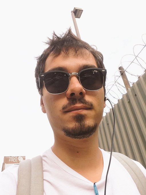 Оделся как извращуга, зато 29го октября я иду в институт в футболке! https://t.co/OkZeMsV45k