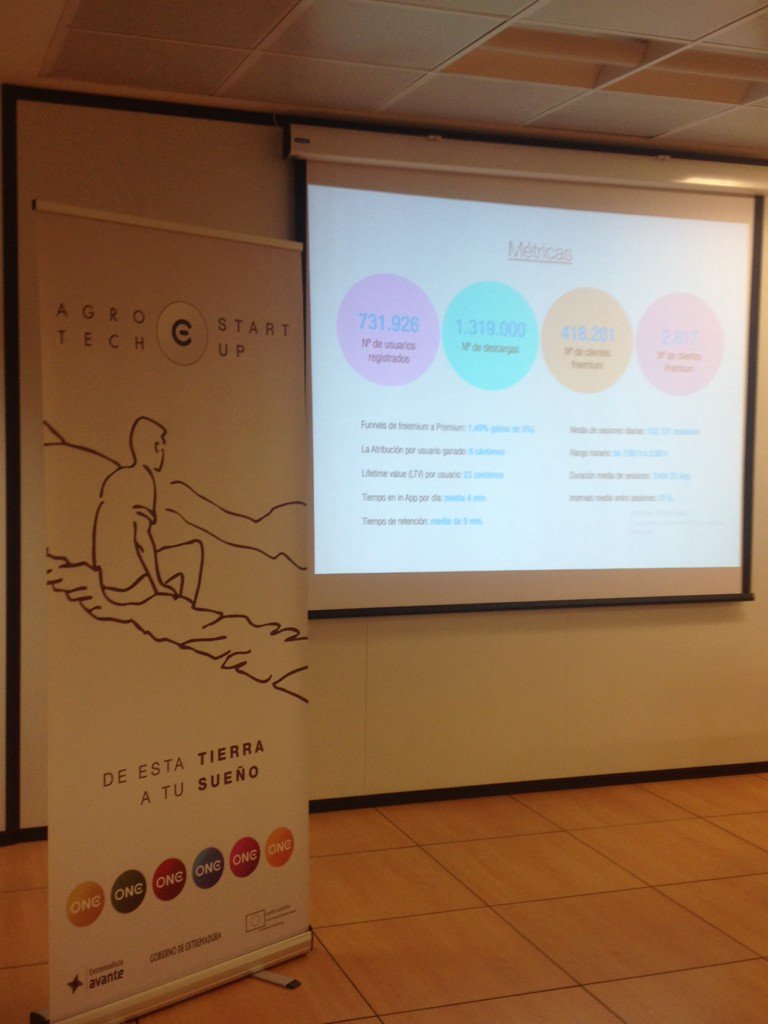 OpenFuture_Ext's tweet photo. Estamos con @DailyFound: App para iphone, ipad y web. "Ya no somos app somos un producto" #AgrotechStartUp https://t.co/30FQdrYta4