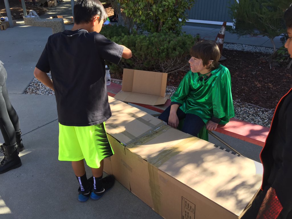 Syfifthgrade's tweet photo. More 5th grade Halloween arcade #cainesarcade #HappyHalloween https://t.co/TRs7eZXI58