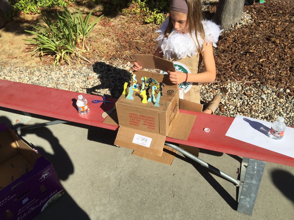 Syfifthgrade's tweet photo. More 5th grade Halloween arcade #cainesarcade #HappyHalloween https://t.co/TRs7eZXI58