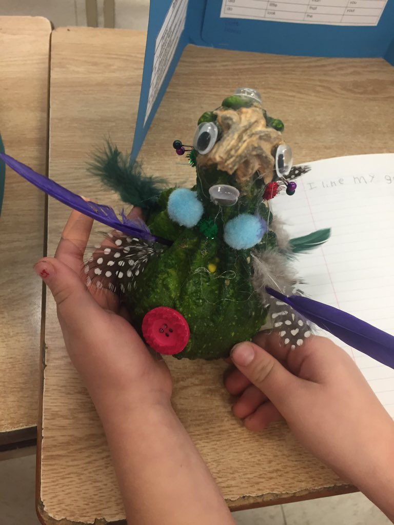 PsConnaught's tweet photo. Getting a little arty with pumpkins & gourds! #halloweenart #edwards2/3 #lookwhatimade @SCDSB_Schools https://t.co/JiWNAZUw3V