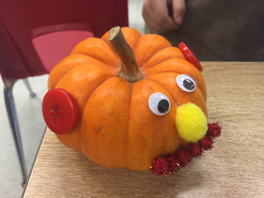 PsConnaught's tweet photo. Getting a little arty with pumpkins & gourds! #halloweenart #edwards2/3 #lookwhatimade @SCDSB_Schools https://t.co/JiWNAZUw3V