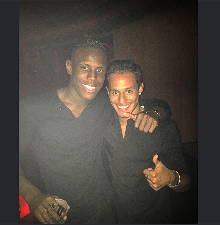KevinVaras17's tweet photo. #pechinese #negrone #ricordi #qi #sorrisoni #amici @barwuahenock1 👦🏿💚👦🏾 https://t.co/bWZt7pboJ6