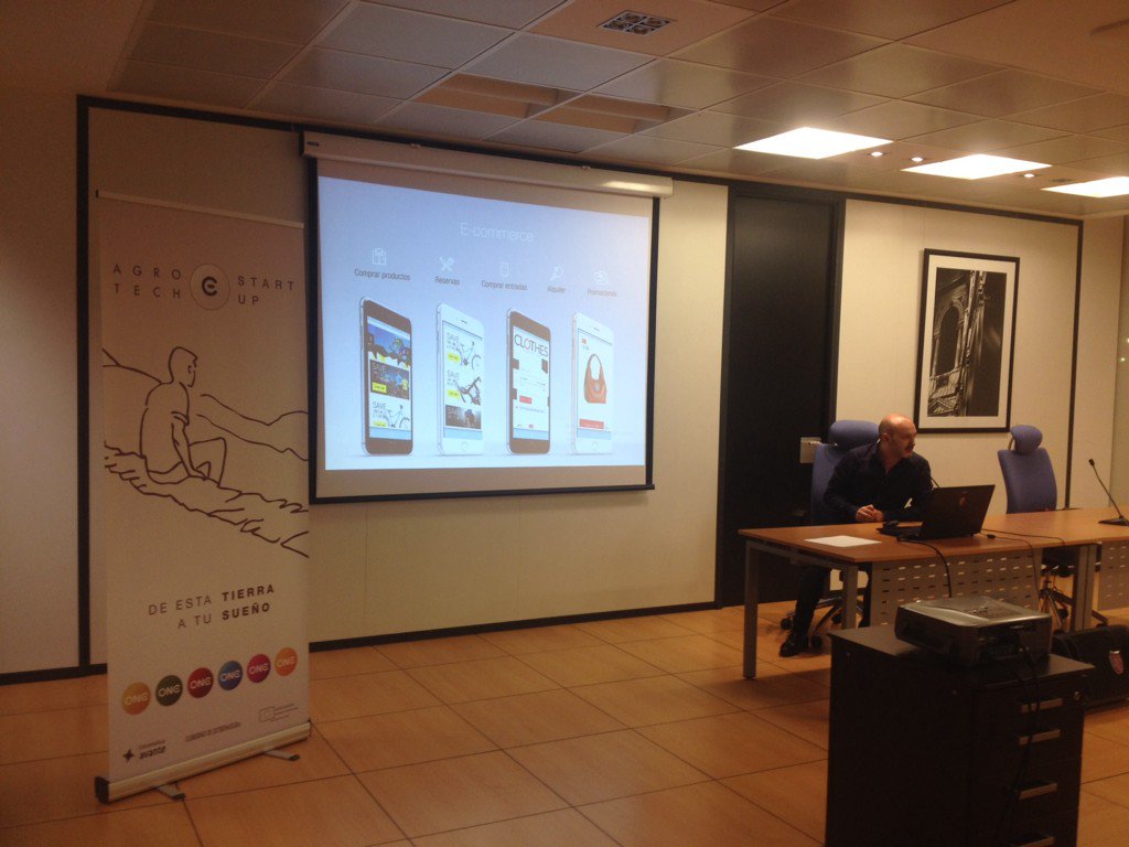 OpenFuture_Ext's tweet photo. Estamos con @DailyFound "Ya no somos una app somos un producto" #AgrotechStartUp https://t.co/RDCtNbEsbe