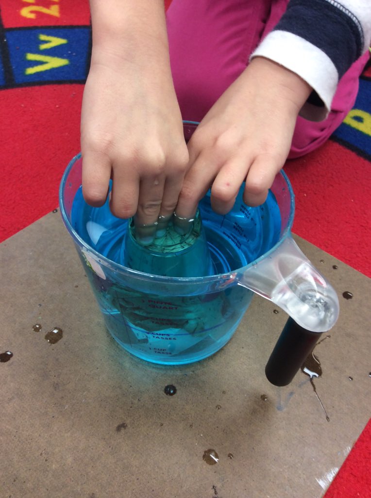 MissStickley's tweet photo. Today's Science Experiment: "we learned that air takes up space" - Kai #StudentTweet #Grade2Scientists https://t.co/7dNvcTEYmh
