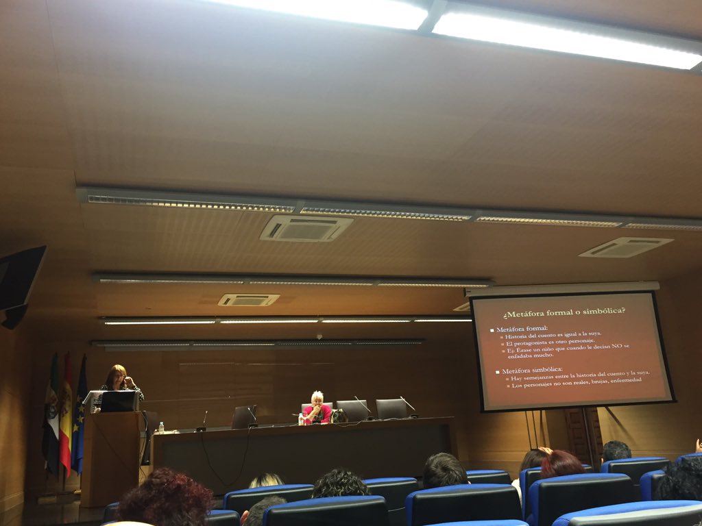 Cepfami's tweet photo. Terapia con niños. La creación de cuentos como herramientas de intervención por Petra González. #terapiafamiliar https://t.co/l5u7uc4rcP